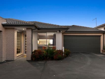 4/35 Van Ness Avenue, Mornington - Image 1