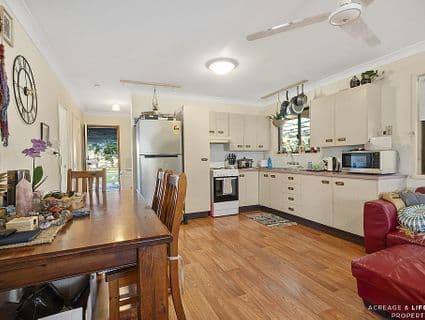 4 Arvon Ave, Beachmere, QLD, 4510, Beachmere - Thumbnail 3