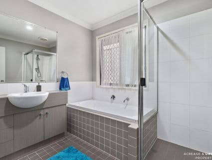 26 Lilly Crescent, Kallangur, QLD, 4503, Kallangur - Thumbnail 4