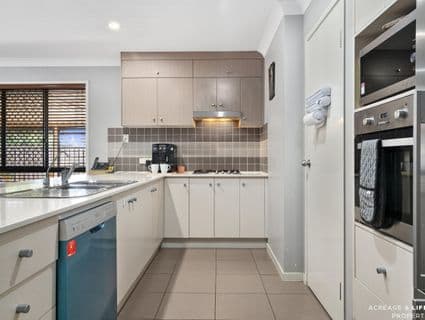 26 Lilly Crescent, Kallangur, QLD, 4503, Kallangur - Thumbnail 7