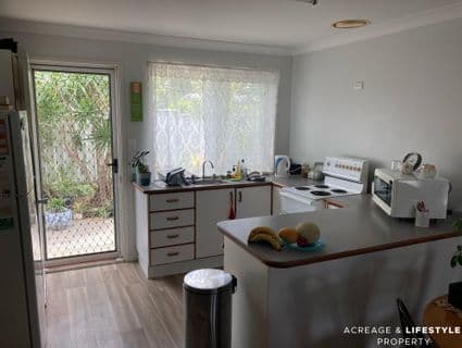 2/126 Bishop, Beachmere, QLD, 4510, Beachmere - Thumbnail 2