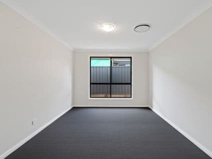 81 Loretto Way, Hamlyn Terrace - Thumbnail 4