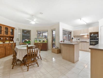 28 Manorwoods Drive, Frankston - Thumbnail 8