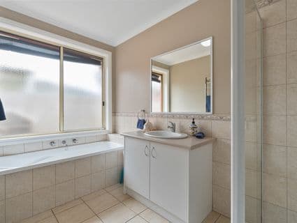 45 Linda Drive, Cranbourne West - Thumbnail 8
