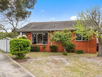 30 Hickory Crescent, Frankston North - Thumbnail 2
