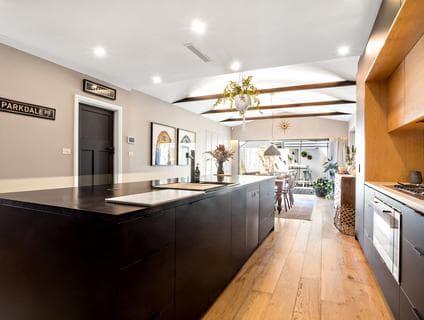 18a Robert Street, Parkdale - Thumbnail 2