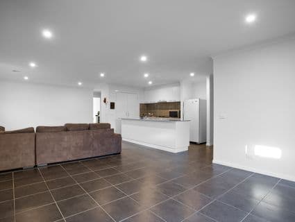 6 Cartwright Grove, Cranbourne East, VIC, 3977, Cranbourne East - Thumbnail 3