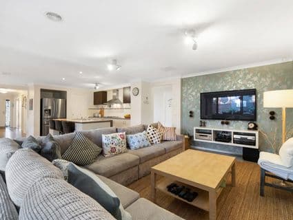 60 Scotsdale Drive, Cranbourne East, VIC, 3977, Cranbourne East - Thumbnail 2