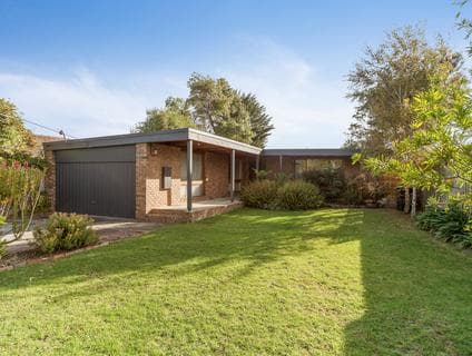 11 Sussex Crescent, Seaford - Thumbnail 3