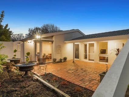 16 Menzies Close, Frankston South - Thumbnail 2