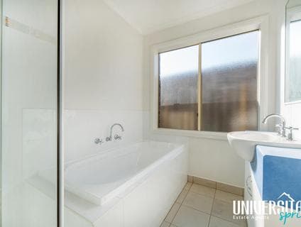 6 Blainroe Crescent, Cranbourne - Thumbnail 8