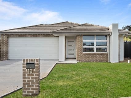 10 Cecilia Street, Hamlyn Terrace - Image 1