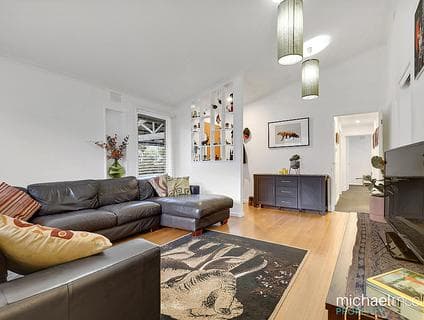 98 Lipton Drive, Frankston - Thumbnail 2