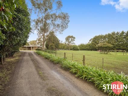 8 Fiona Drive, Cranbourne South - Thumbnail 2