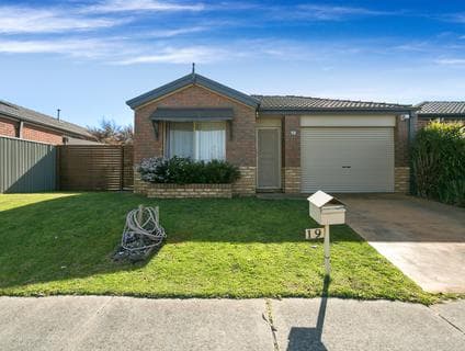19 Greenaway Terrace, Cranbourne East - Image 1
