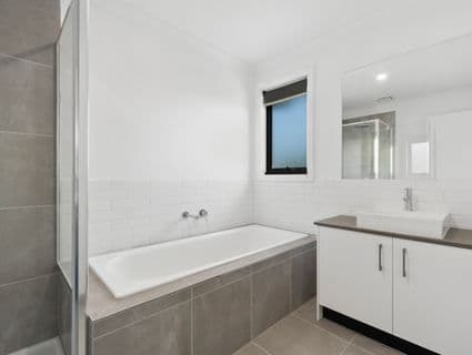 2/84 Heatherhill Road, Frankston, VIC, 3199, Frankston - Thumbnail 5