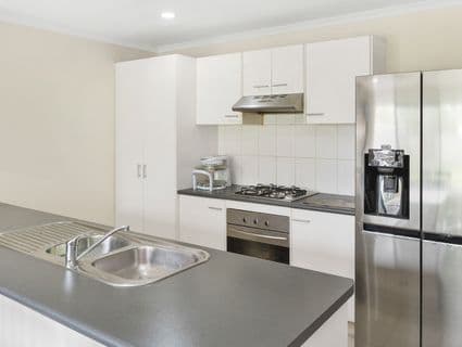 51 Phoenix Avenue, Cranbourne - Thumbnail 2