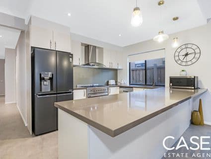 11 Langshan Road, Clyde North - Thumbnail 4