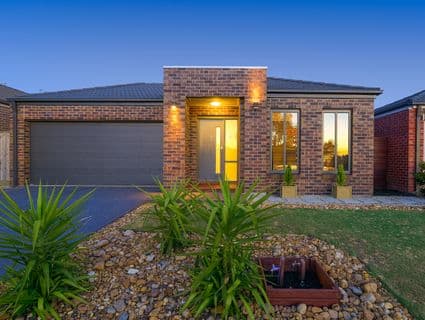 16 Black Gum Crescent, Cranbourne West, VIC, 3977, Cranbourne West - Thumbnail 2