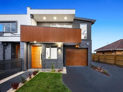 2/43 Curie Avenue, Oak Park - Image 1