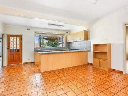 152 West Street, Hadfield - Thumbnail 3