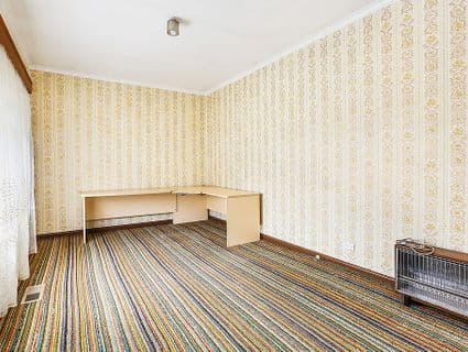 152 West Street, Hadfield - Thumbnail 7