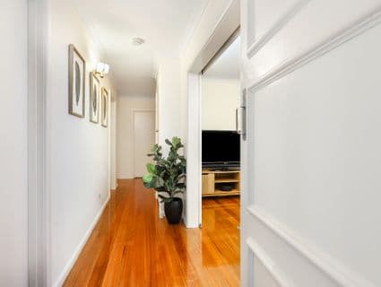 6 Valdoone Court, Oak Park - Thumbnail 2