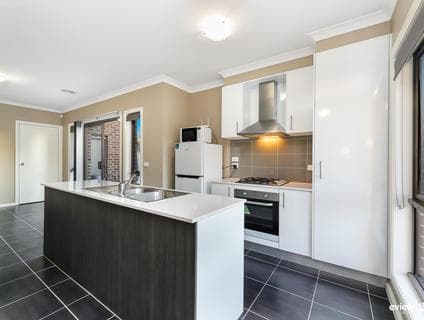 2/163 View Street, Glenroy - Thumbnail 2