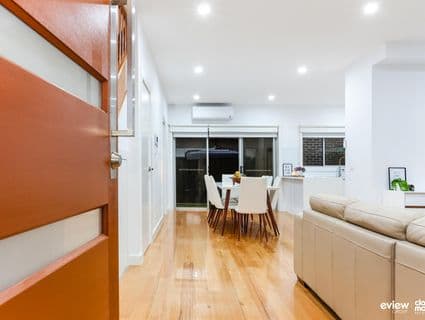 2A South Box Court, Hadfield - Thumbnail 2