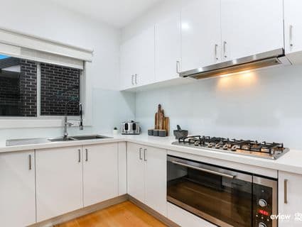 2A South Box Court, Hadfield - Thumbnail 4