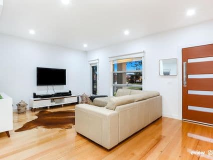 2A South Box Court, Hadfield - Thumbnail 6