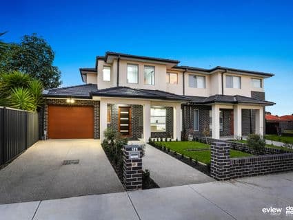 2A South Box Court, Hadfield - Image 1