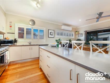 48 West Street, Hadfield - Thumbnail 4