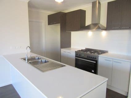 25 Maiden Crescent, Point Cook, VIC, 3030, Point Cook - Thumbnail 3