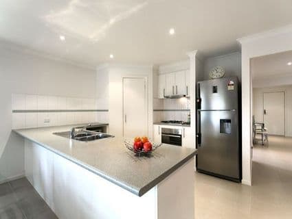 10 Tanoa Crescent, Point Cook, VIC, 3030, Point Cook - Thumbnail 2