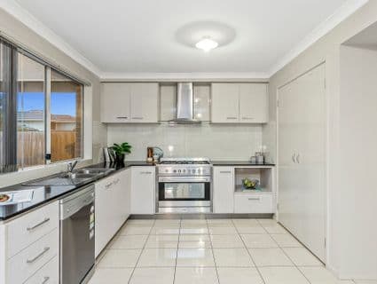 10 Landing Place, Point Cook, VIC, 3030, Point Cook - Thumbnail 4