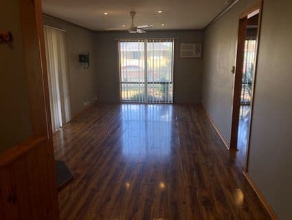 33 Songlark Crescent, Werribee, VIC, 3030, Werribee - Thumbnail 2