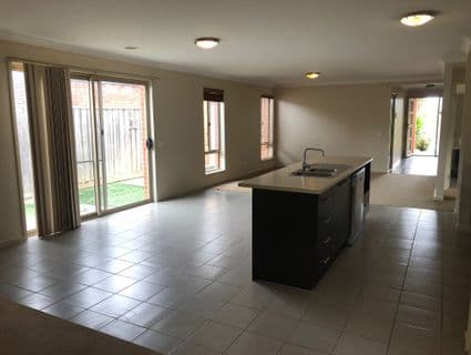 10 Yellow Gum Way, Manor Lakes, VIC, 3024, Manor Lakes - Thumbnail 2