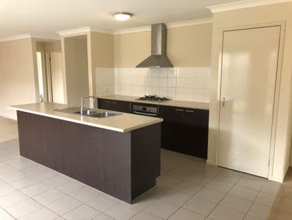 10 Yellow Gum Way, Manor Lakes, VIC, 3024, Manor Lakes - Thumbnail 3