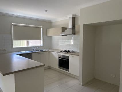 6 Amesbury Avenue, Wyndham Vale, VIC, 3024, Wyndham Vale - Thumbnail 2
