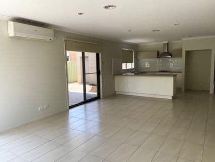 6 Amesbury Avenue, Wyndham Vale, VIC, 3024, Wyndham Vale - Thumbnail 3