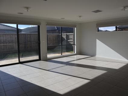 13 Swainson Close, Tarneit, VIC, 3029, Tarneit - Thumbnail 2