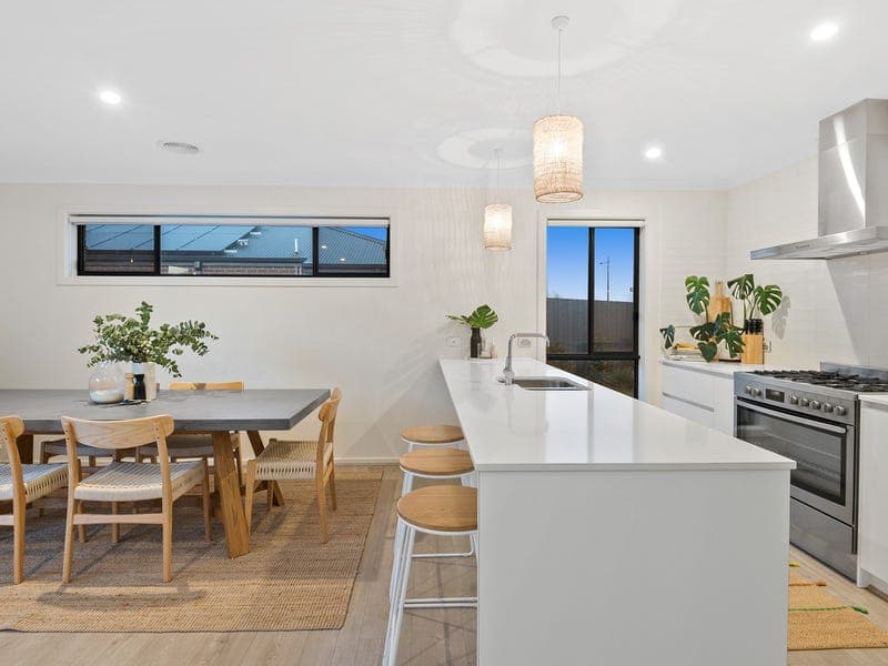 2 Sandvue Street,ARMSTRONG CREEK, Armstrong Creek - Thumbnail 2