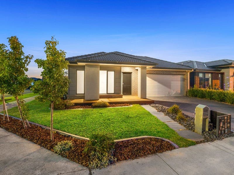 104 Coastside Drive, Armstrong Creek - Image 1