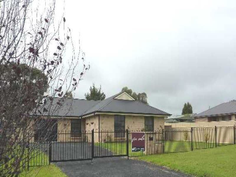 100 King Street, MOLONG, NSW, Molong - Image 1
