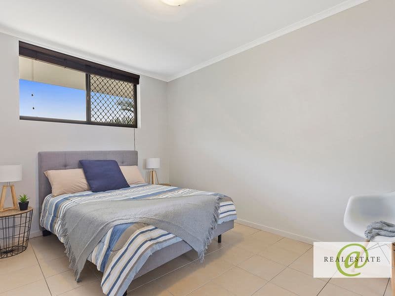 4 / 30-34 Queen Street, YEPPOON, Yeppoon - Thumbnail 2