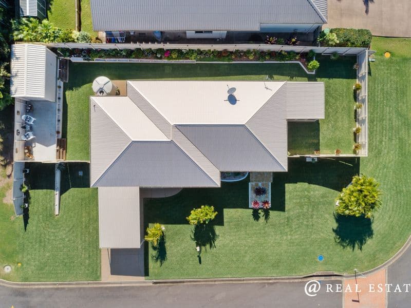 2 Broadbeach Court, PACIFIC HEIGHTS, Pacific Heights - Thumbnail 2