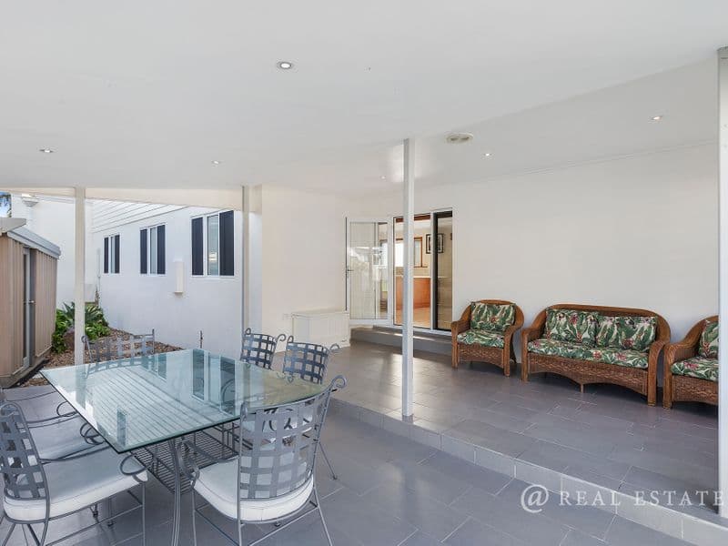 77 Matthew Flinders Drive, COOEE BAY, Cooee Bay - Thumbnail 2