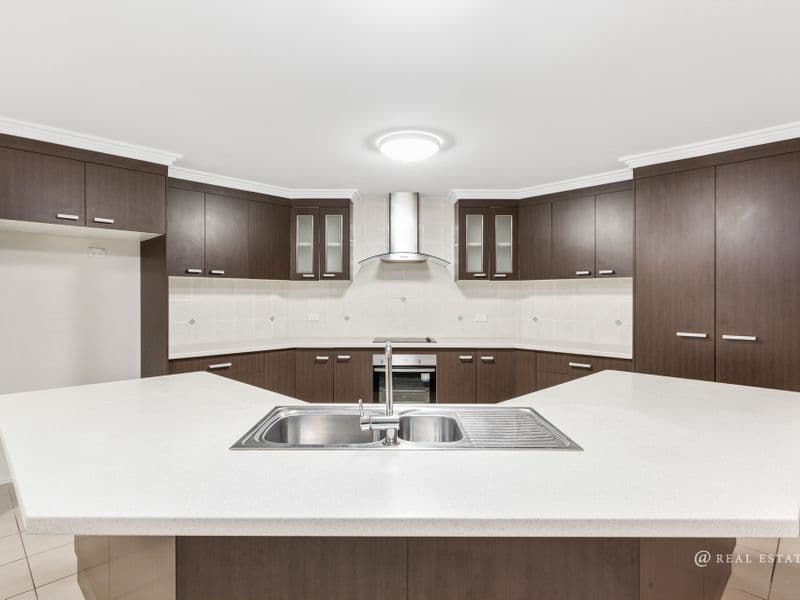 8 Lakeside Drive, TAROOMBALL, Taroomball - Thumbnail 3
