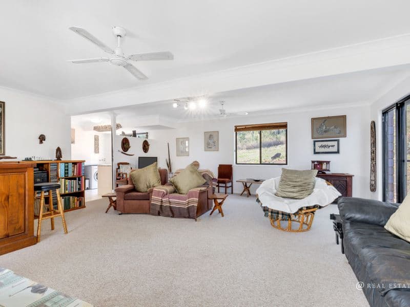 22 Lyndhurst Avenue, EMU PARK, Emu Park - Thumbnail 8